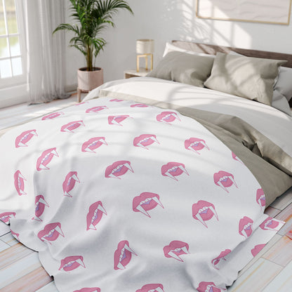 Vampire Lip Fleece Blanket - Cozy Throw for Halloween