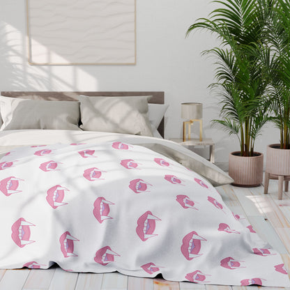 Vampire Lip Fleece Blanket - Cozy Throw for Halloween