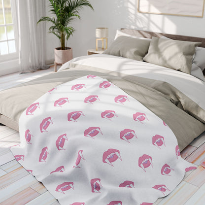 Vampire Lip Fleece Blanket - Cozy Throw for Halloween